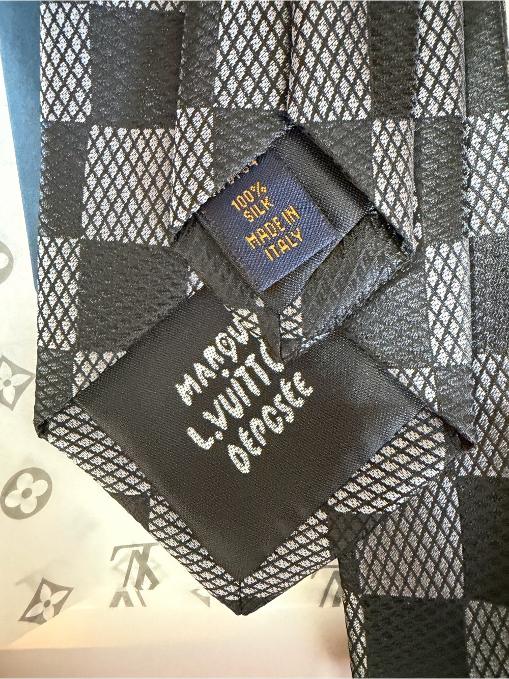 Louis Vuitton Checkered Tie - Picture 5 of 7